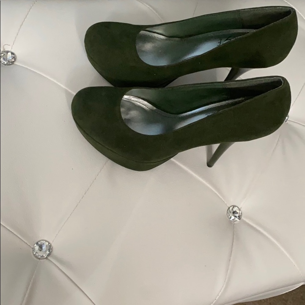 Olive  heels never worn❤️